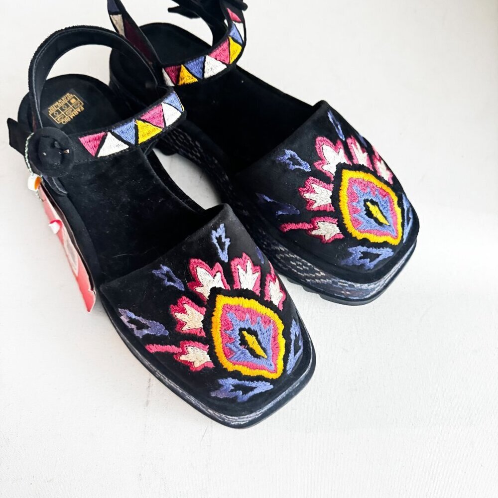 Farm Rio Embroidered Floral Platform Sandals 11 - Picture 5 of 10